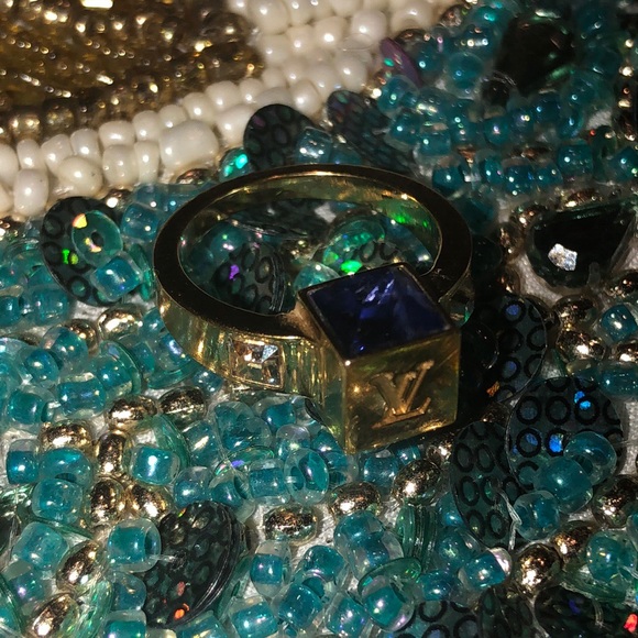 🗣🗣SOLD SOLD 💯Authentic Louis Vuitton Gold Ring - Picture 7 of 8